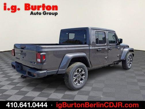 Crystal Metallic 2026 Jeep Gladiator Sport
