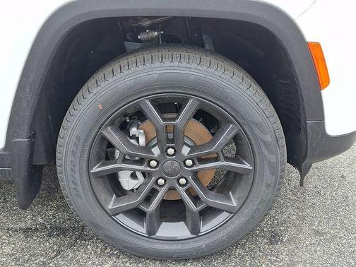 Bright White Clearcoat 2025 Jeep Grand Cherokee Limited