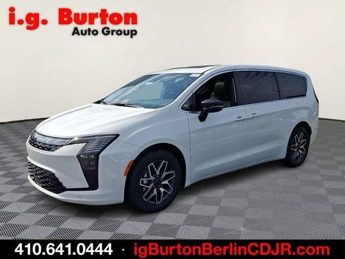 Bright White Clearcoat 2027 Chrysler Pacifica LIMITED