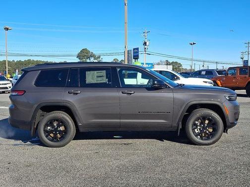 2025 Jeep Grand Cherokee L Laredo