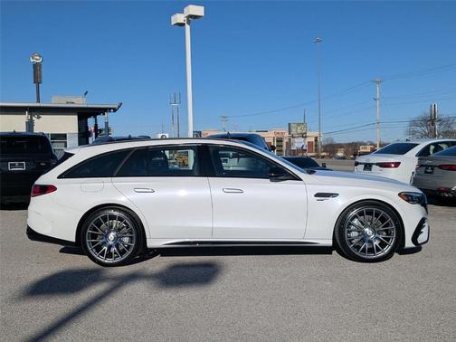 MANUFAKTUR Moonlight White Metallic 2026 Mercedes-Benz AMG E 53 Base