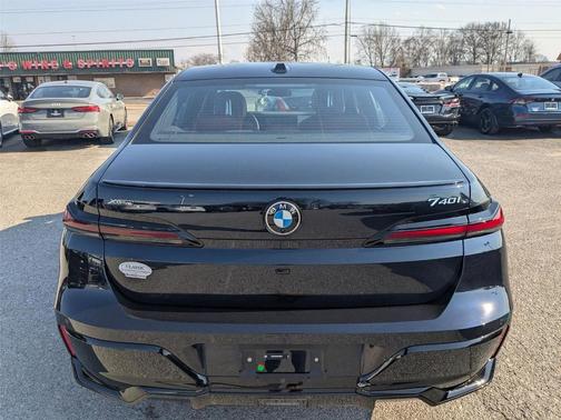 2025 BMW 740 i xDrive
