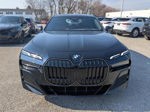 2025 BMW 740 i xDrive