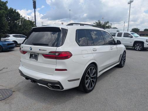 2022 BMW X7 M50i