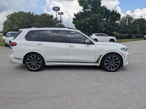 2022 BMW X7 M50i