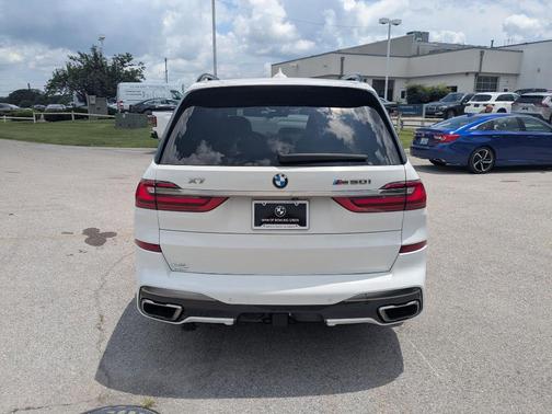 2022 BMW X7 M50i