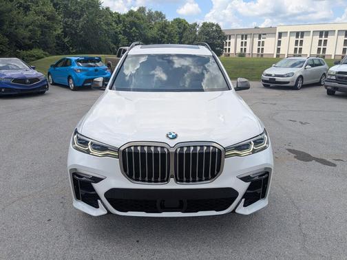 2022 BMW X7 M50i