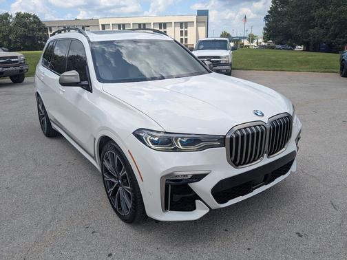 2022 BMW X7 M50i
