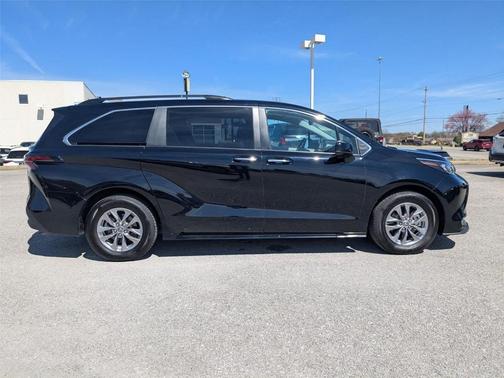 Midnight Black Metallic 2024 Toyota Sienna XLE