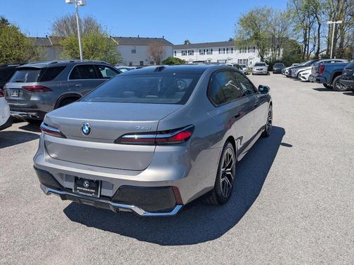 2023 BMW 740 i