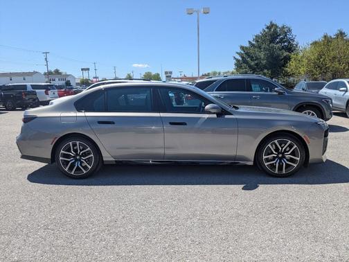 2023 BMW 740 i