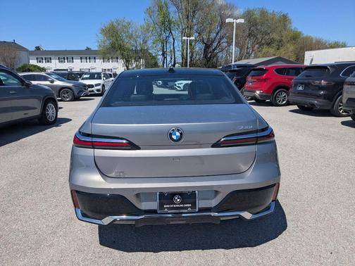 2023 BMW 740 i