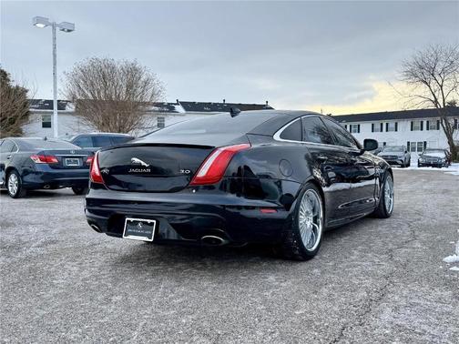 2016 Jaguar XJ XJ R-Sport