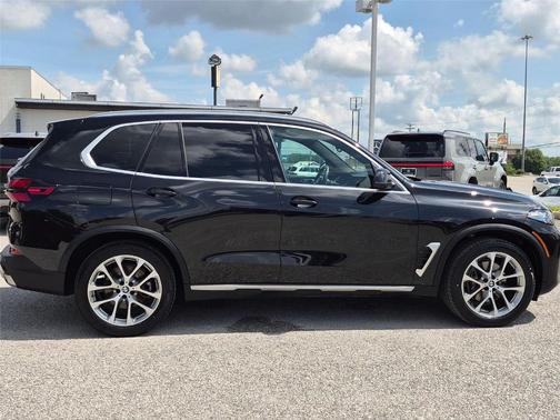 Black Sapphire Metallic 2024 BMW X5 xDrive40i