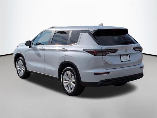 White Diamond 2025 Mitsubishi Outlander ES