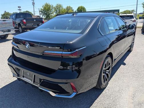Black Sapphire Metallic 2025 BMW i7 eDrive50