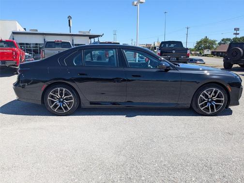 Black Sapphire Metallic 2025 BMW i7 eDrive50