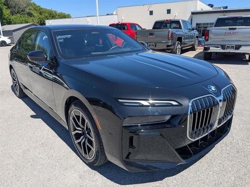 Black Sapphire Metallic 2025 BMW i7 eDrive50