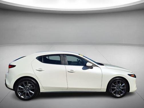 Snowflake White Pearl 2024 Mazda Mazda3 FWD w/Preferred Package