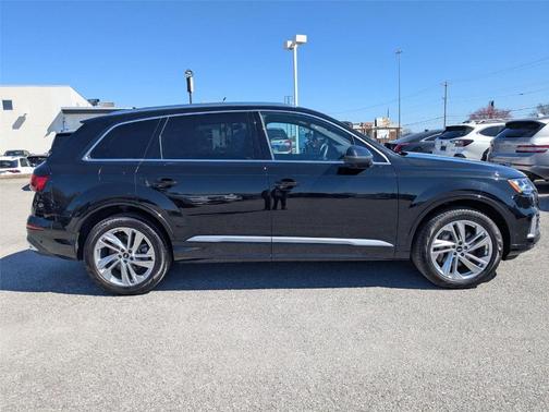 2022 Audi Q7 55 Premium Plus