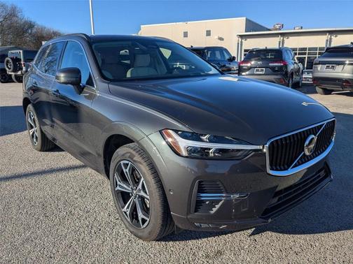 2022 Volvo XC60 B5 Momentum