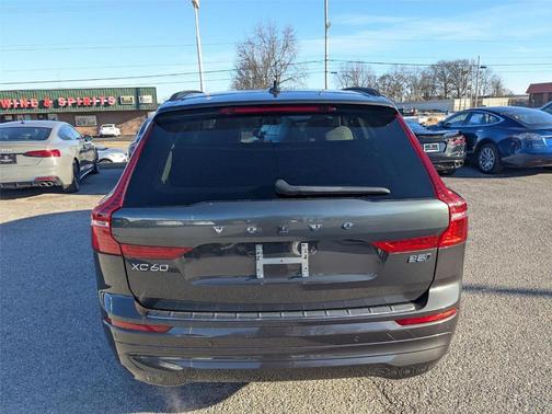 2022 Volvo XC60 B5 Momentum