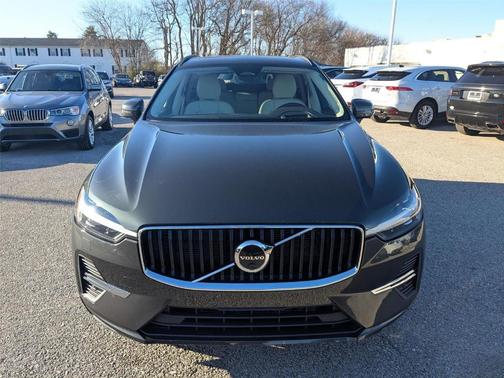 2022 Volvo XC60 B5 Momentum