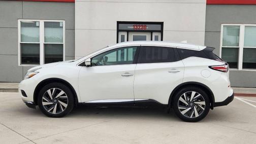 White 2017 Nissan Murano Platinum
