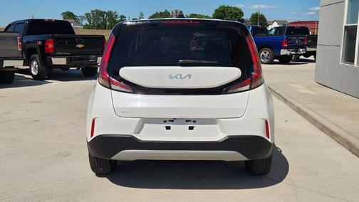 White 2023 Kia Soul LX