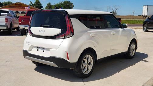 White 2023 Kia Soul LX