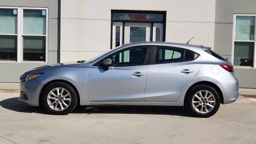 Sonic Silver Metallic 2017 Mazda Mazda3 Sport