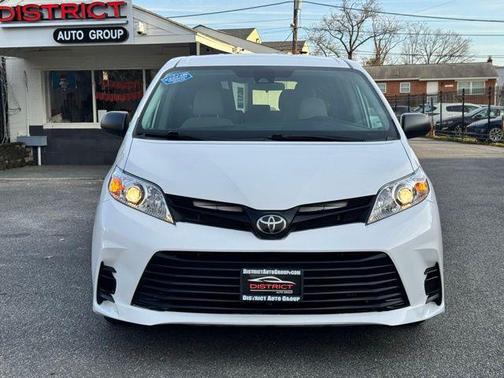 2019 Toyota Sienna SE
