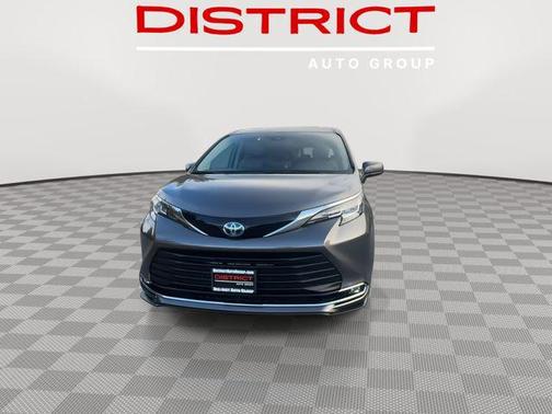 2023 Toyota Sienna XLE