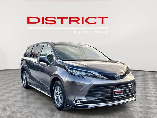 2023 Toyota Sienna XLE