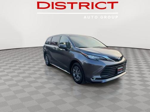 2023 Toyota Sienna XLE