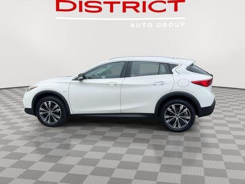 2018 INFINITI QX30 Premium