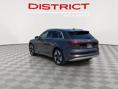 2021 Audi e-tron Premium Plus
