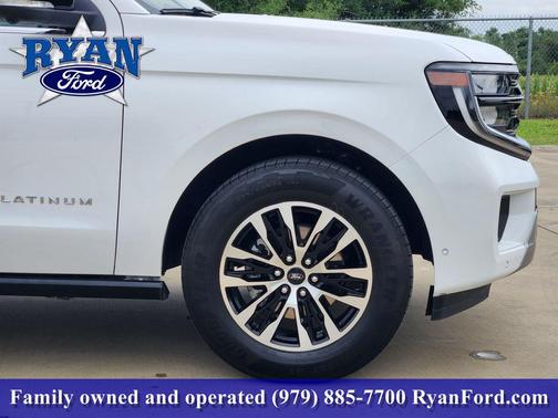 Oxford White 2025 Ford Expedition Max Platinum