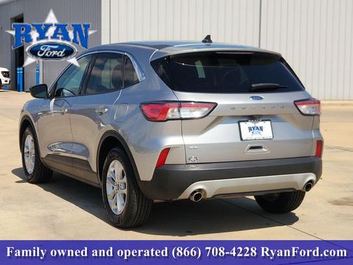 Iconic Silver Metallic 2022 Ford Escape SE