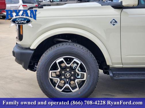 Desert Sand 2026 Ford Bronco Outer Banks