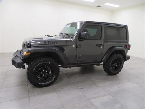 Photo 2 of 32 of 2020 Jeep Wrangler Sport