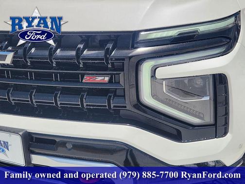 Iridescent Pearl Tricoat 2025 Chevrolet Suburban 4WD Z71