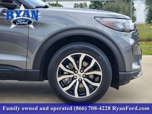 Gray Metallic 2025 Ford Explorer ST-Line