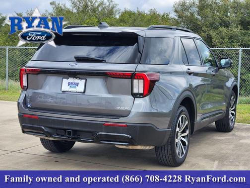Gray Metallic 2025 Ford Explorer ST-Line