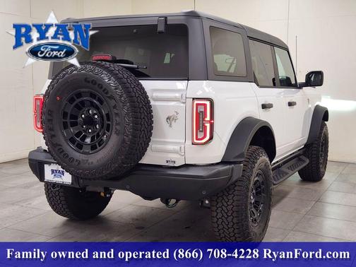 Oxford White 2026 Ford Bronco Badlands