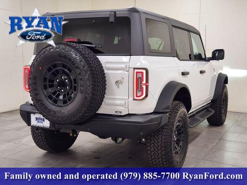 Oxford White 2026 Ford Bronco Badlands