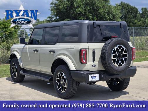 Desert Sand 2026 Ford Bronco Outer Banks