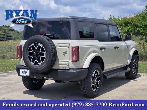 Desert Sand 2026 Ford Bronco Outer Banks
