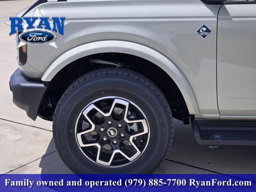 Desert Sand 2026 Ford Bronco Outer Banks