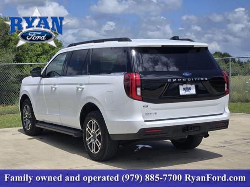 Oxford White 2025 Ford Expedition Active